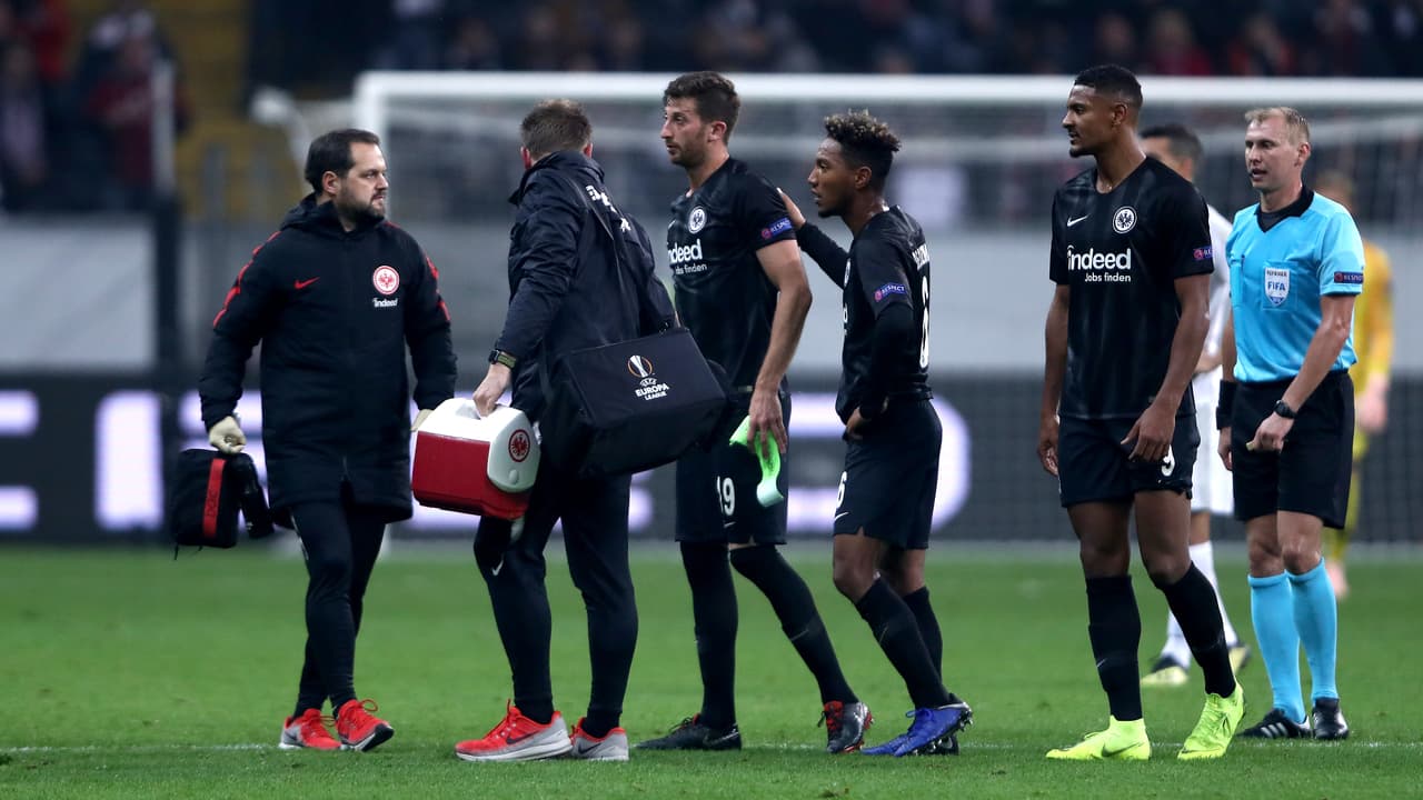 Al minuto 68 el capitán del Eintracht, David Abraham, se fue sustituido por una lesión.
