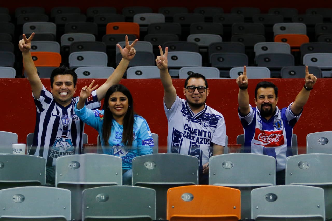 Los fanáticos de América y de Pachuca llegaron al estadio Azteca para ser testigos del duelo de sus equipos por los Octavos de final de la Copa MX.