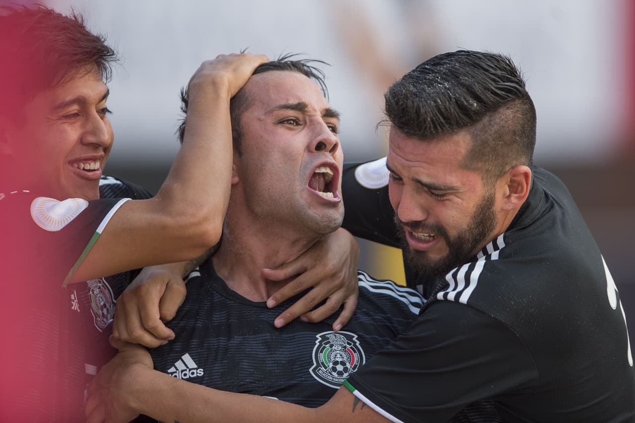 México buscará su paso a la final y el cupo al Mundial de Paraguay este sábado contra Panamá, que venció en los Cuartos de Final 6-4 a Guatemala.