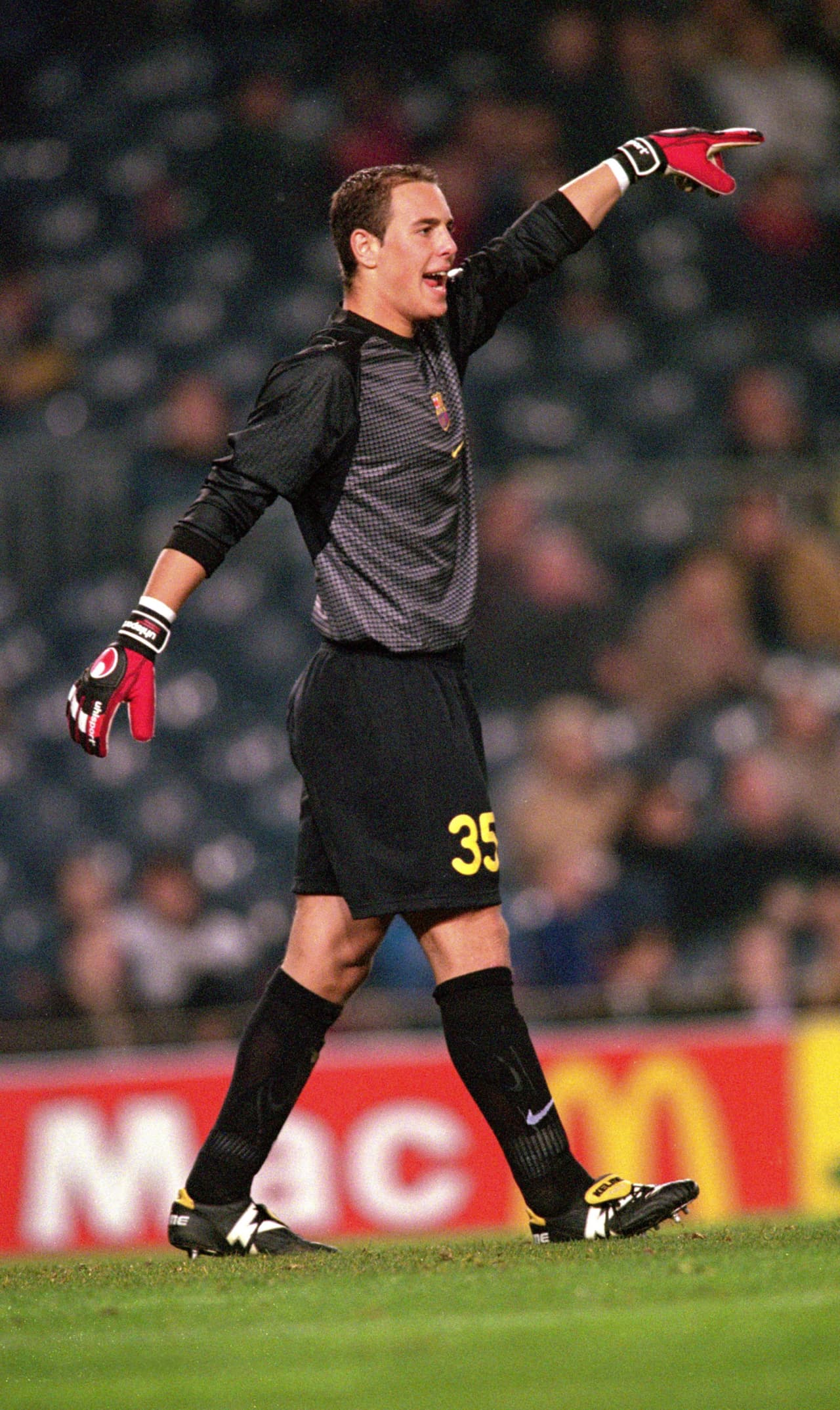 Pepe Reina (España) - F.C. Barcelona (2000-2002) / Liverpool F.C. (2005-2013)