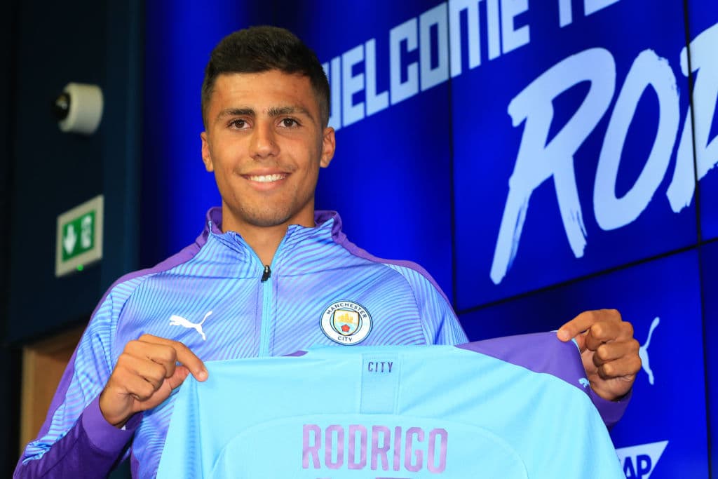 <b>6. Rodrigo.</b> El Manchester City abrió su chequera para adquirir al mediocampista español por 79 millones de dólares.