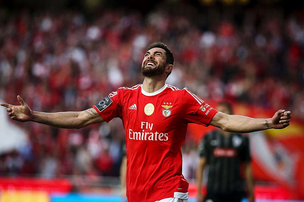 Jardel celebra su gol contra el Vitoria.