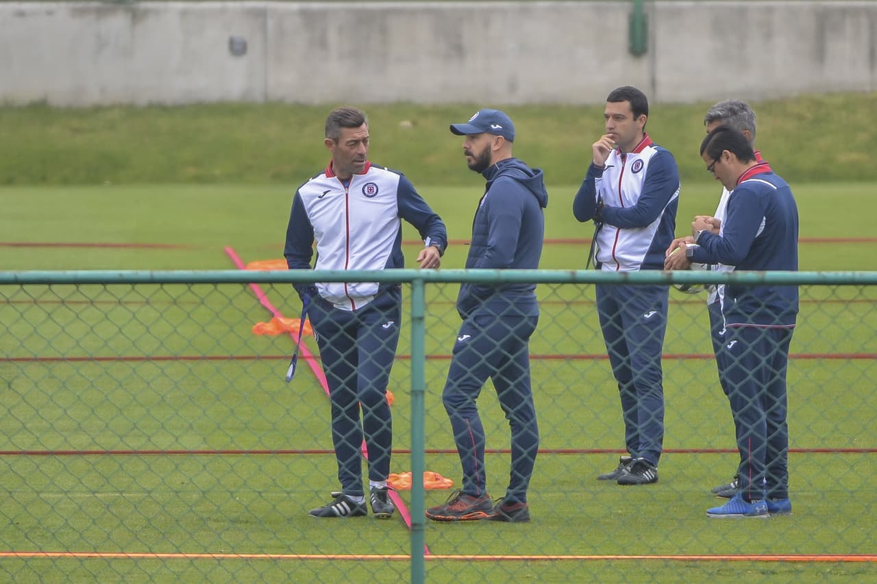 Cruz Azul, encabezado por el técnico Pedro Caixinha, vive un momento de reflexión luego de apenas sumar un punto de 6 posibles en el Clausura 2019. Por eso, el trabajo duro y la unidad son constante ahora.