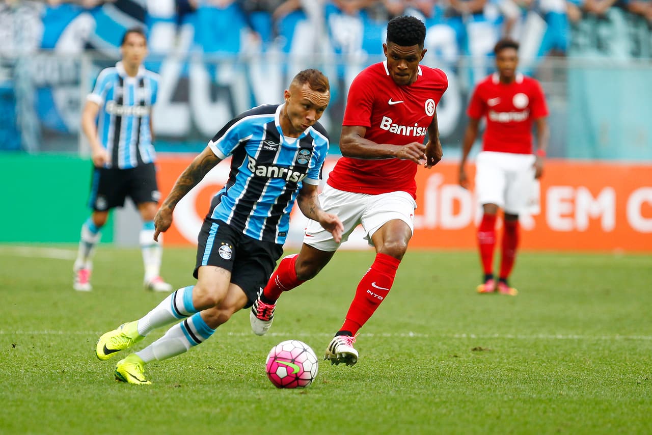 8: Gremio e Internacional de Portoalegre disputaron su primer partido en julio de 1909 y desde ahí el Grenal se ha convertido en este choque entre los dos equipos más importantes del Estado de Río Grande del Sur.