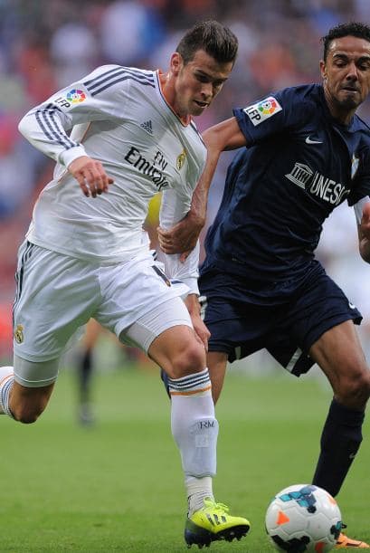 Real Madrid visita al Málaga y también se juega gran parte de sus opciones en este partidos. Un triunfo le daría un colchón mínimo de 4 puntos sobre el Barcelona, pero si pierde y los culés ganan el clásico se jugaría con solo un punto de diferencia.