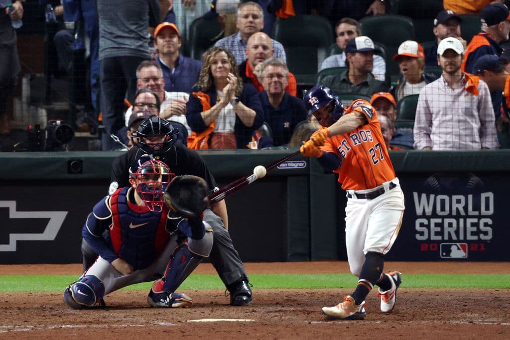 De la mano de sus bateadores estelares, los Houston Astros vencen 2-6 a los Atlanta Braves en el juego de dos de la Serie Mundial 2021.
