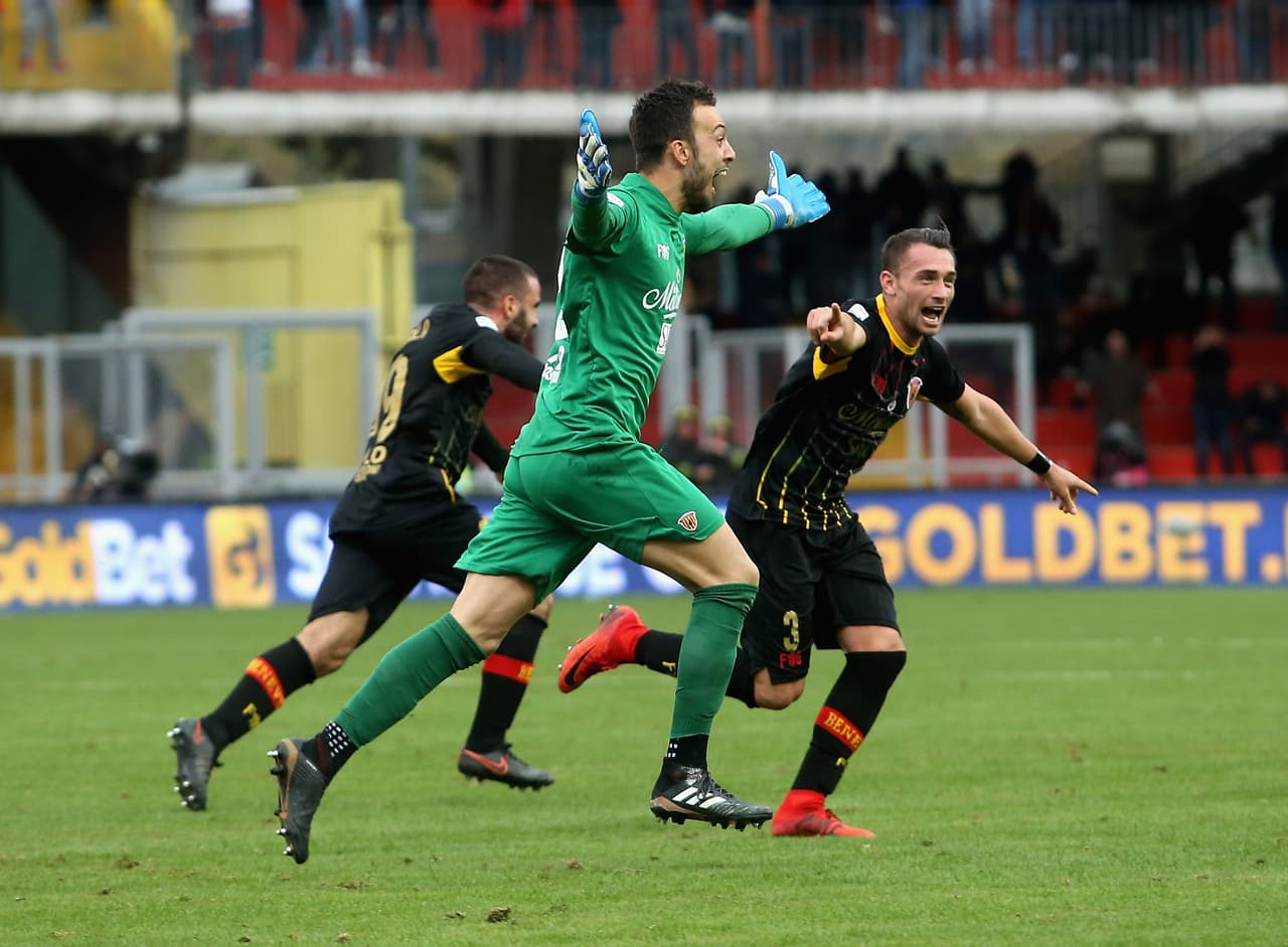 Benevento le saca el empate al Milán con gol de su portero