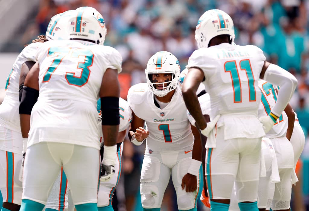 Los Buffalo Bills no tienen piedad sobre los Miami Dolphins, dejándolos 35-0 en esta segunda fecha de la NFL y poniéndose 1-1. Una aplastante victoria para los de Búfalo.