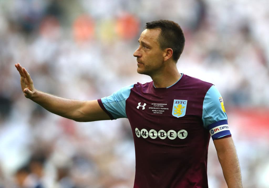John Terry. El defensa de 37 años, recordado por su paso por el Chelsea, jugó la temporada anterior con el Aston Villa en el Championship inglés y espera jugar una temporada más.