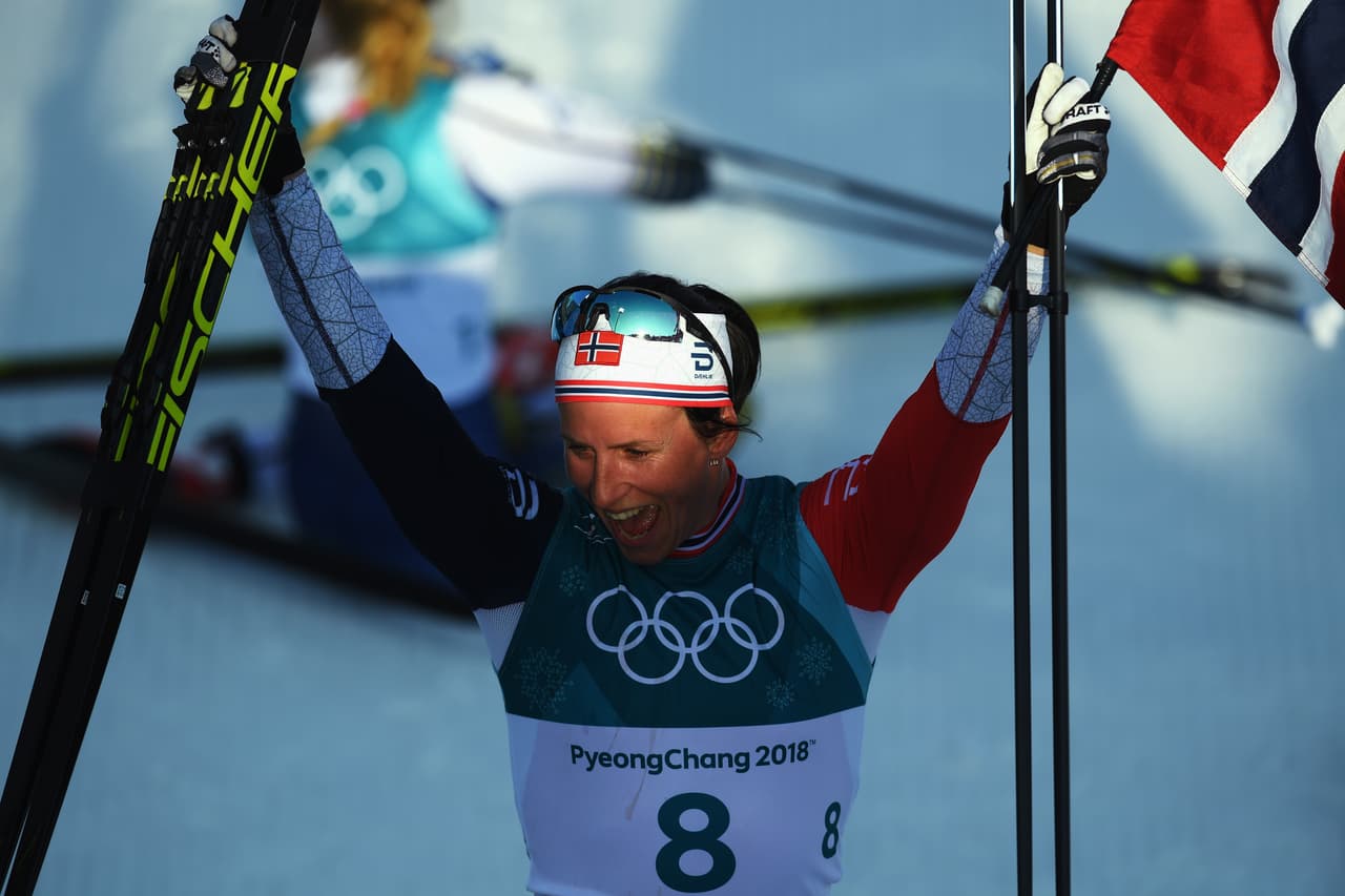 La atleta de 37 años ganó su segunda presea de oro, al anotarse la prueba de 30 kilómetros, estilo clásico de esquí de fondo, con lo que mejoró su propia plusmarca absoluta de trofeos en citas invernales.