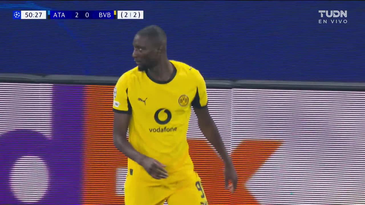 ¡TIRO ATAJADO! disparo por Marten de Roon.