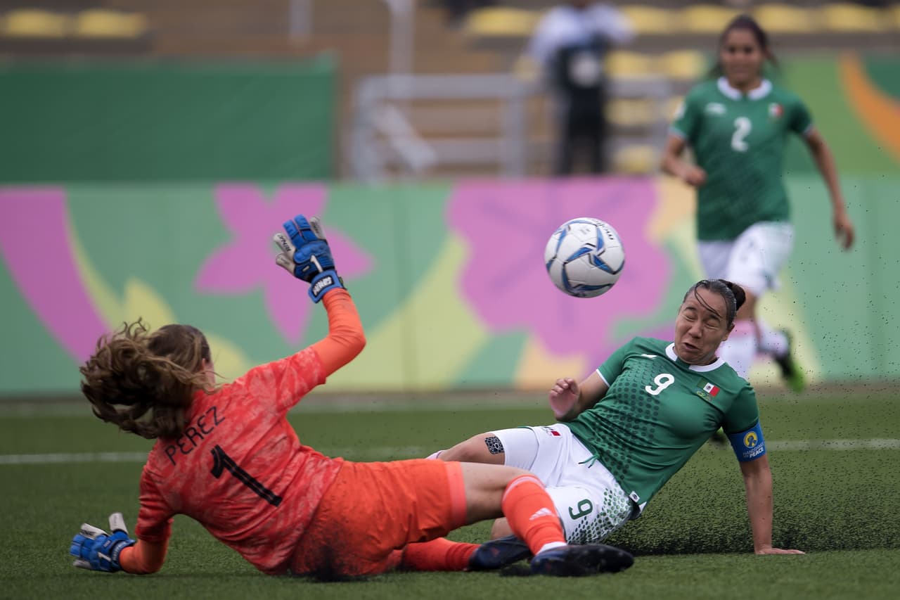 Charlyn Corral estuvo insistente en el ataque del equipo mexicano.