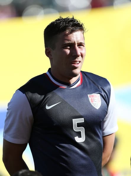 Matt Besler: Fue superado en diferentes ocasiones por Cuadrado. Tuvo un juego difícil. Calificación: 5.