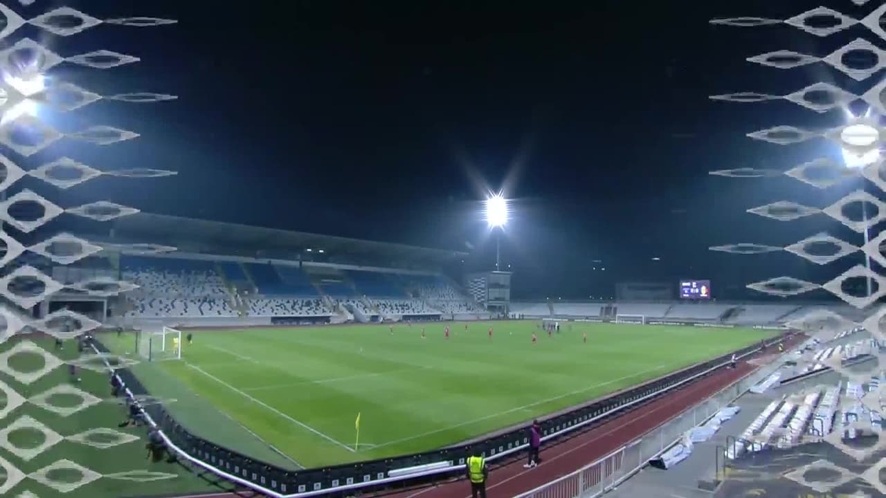 Arranca el partido y la pelota está en juego.