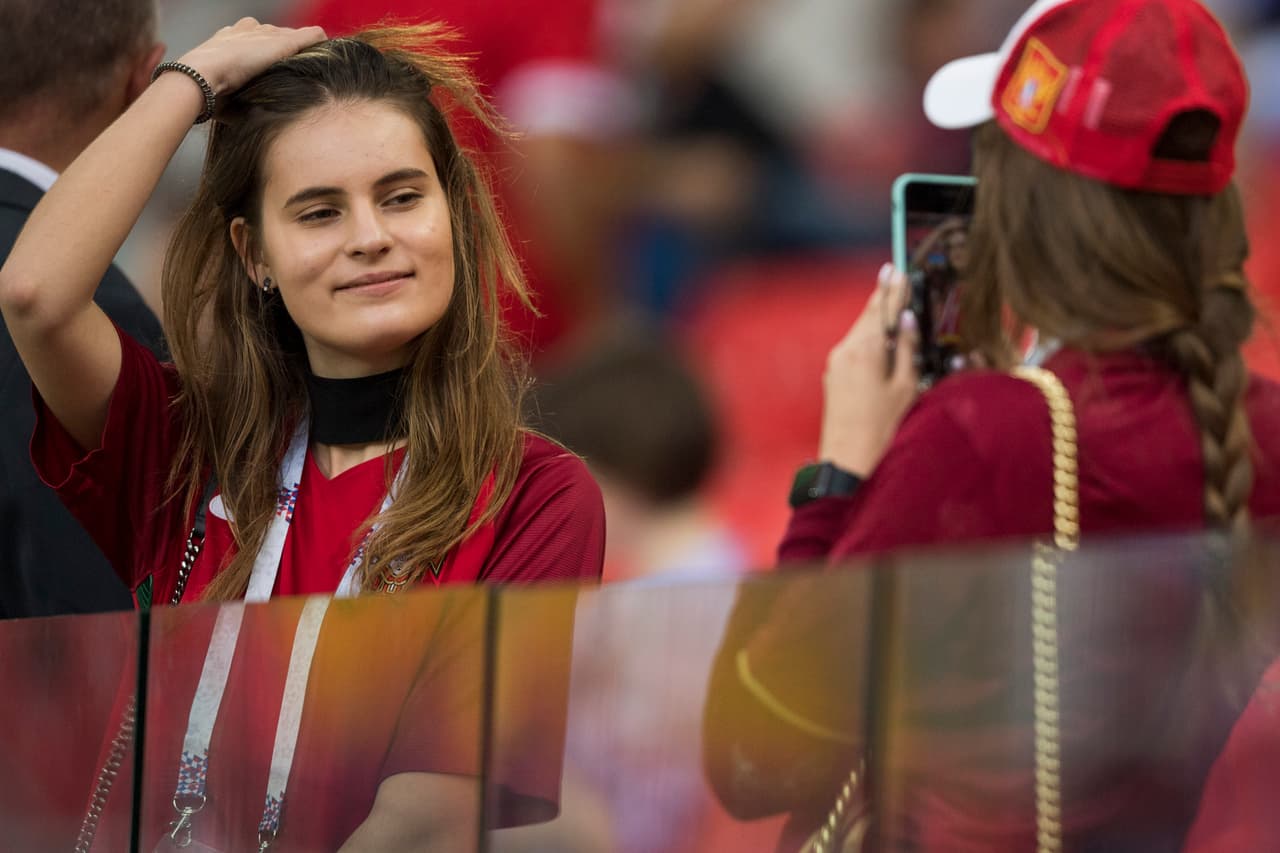 Mientras otras aficionadas posaban para tener un recuerdo en este importante partido.