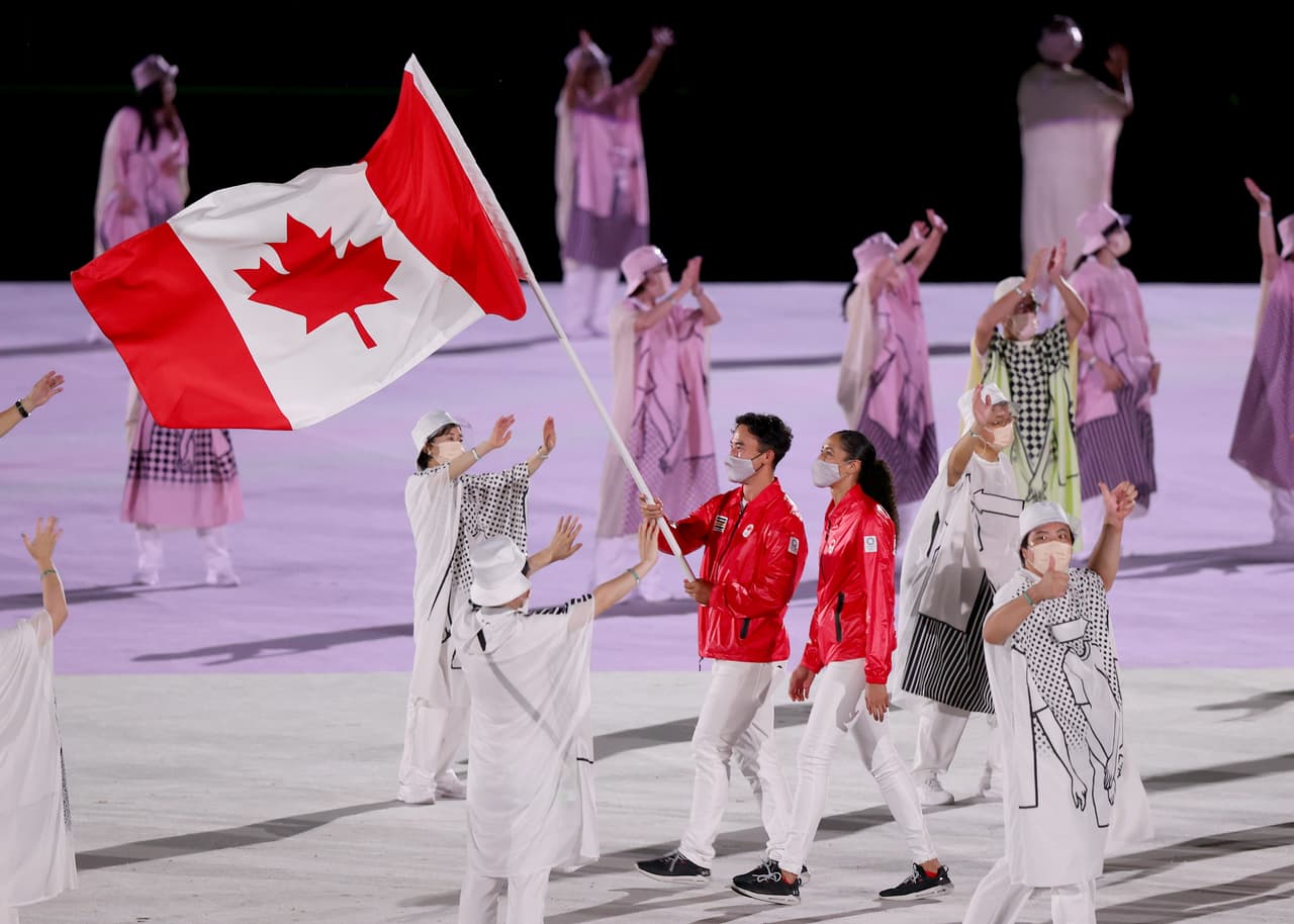 Canadá también hizo acto de presencia en el desfile olímpico con los atletas que siempre han sido candidatos a medalla.