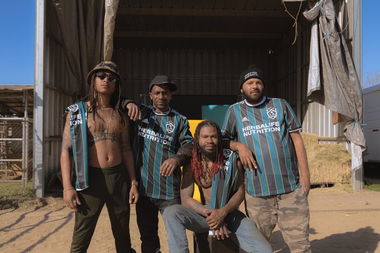 Así luce el espectacular jersey retro del Galaxy.