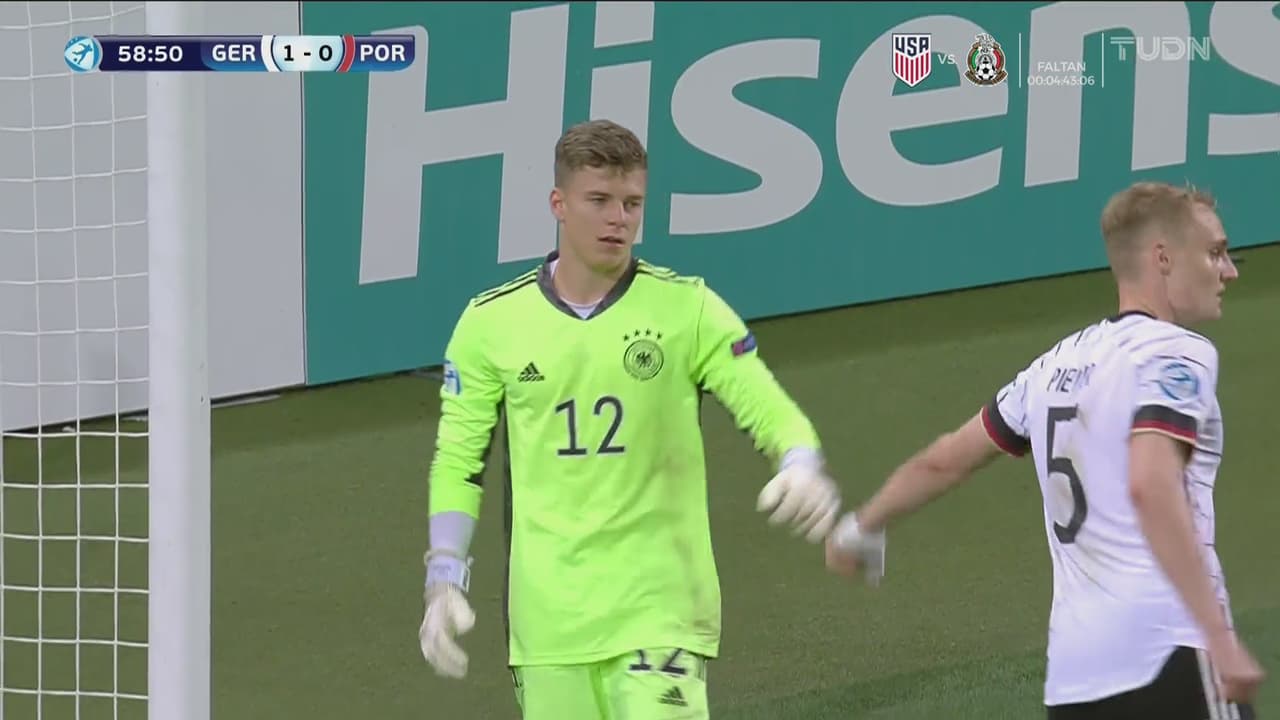 ¡Casi lo sorprenden! Dahmen se complica con un tiro desde media cancha