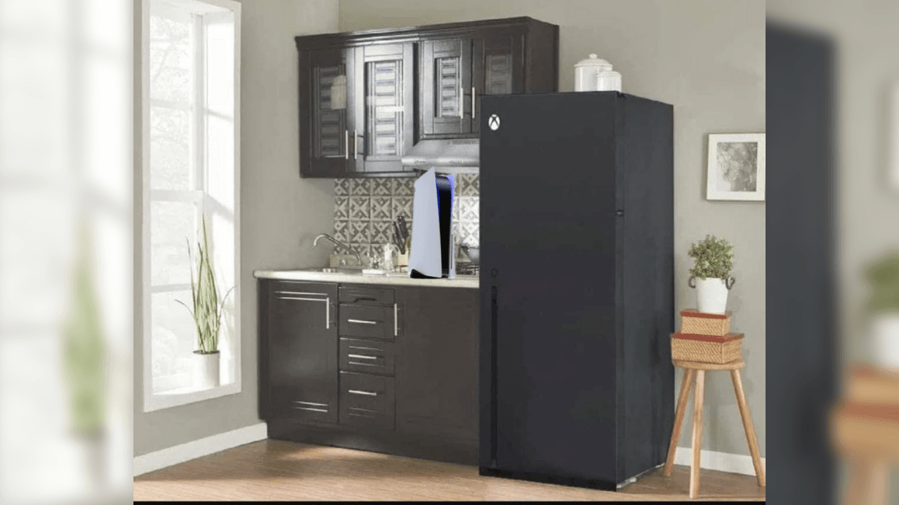 Cuando se dio a conocer el diseño de la nueva consola, varios usuarios publicaron fotos de artículos de casa, principalmente, refiriendo una similitud con el PlayStation 5.