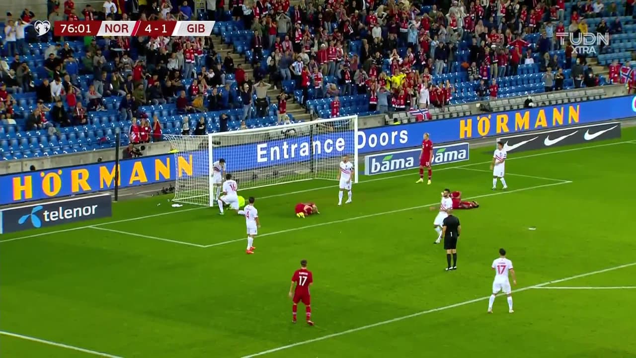 ¡TIRO ATAJADO! disparo por Joshua King.