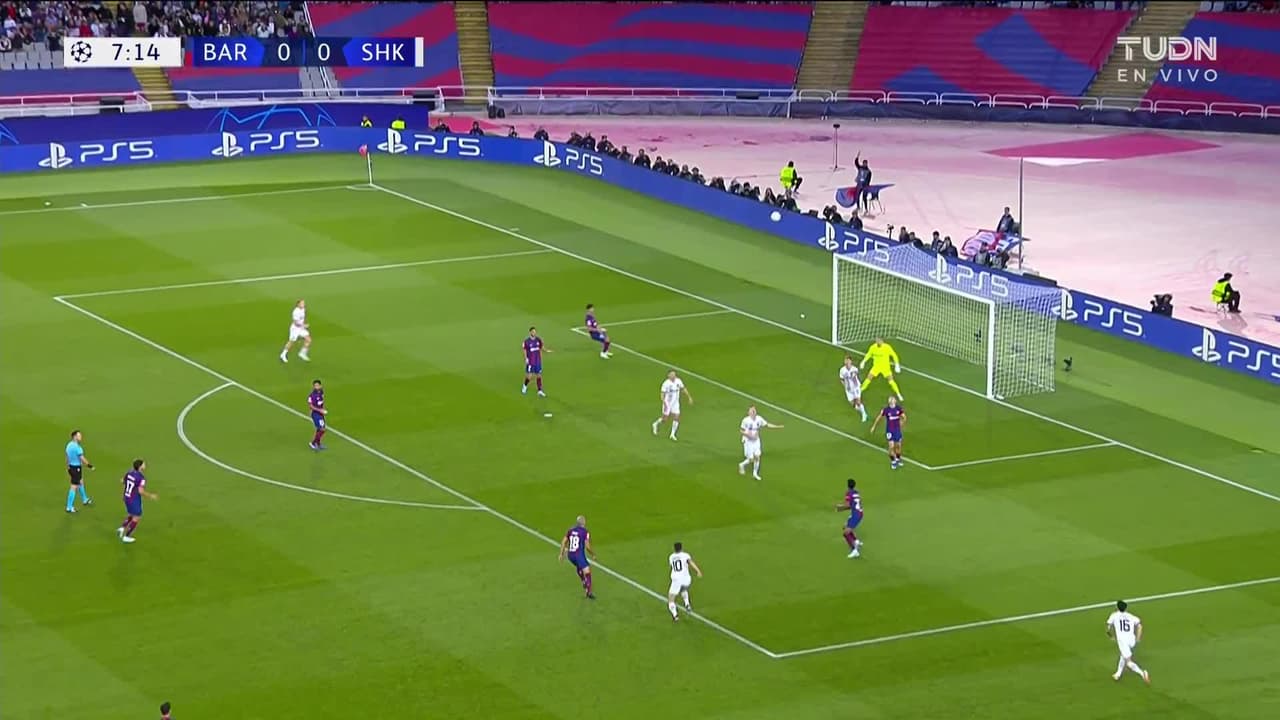 ¡TIRO ATAJADO! disparo por Fermín López.