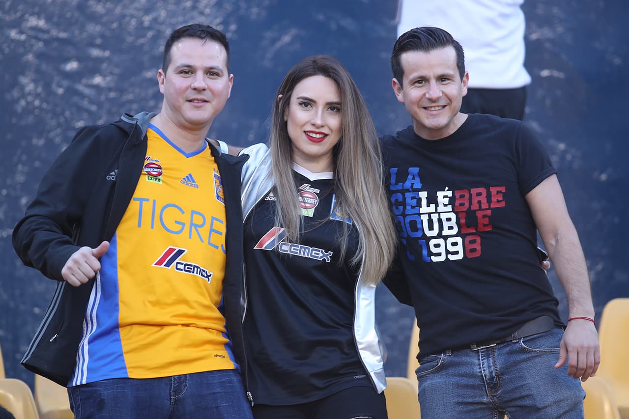 Los fanáticos de Tigres y Santos disfrutan en el Estadio Universitario la antesala del partido por la Jornada 5 del Clausura 2019.