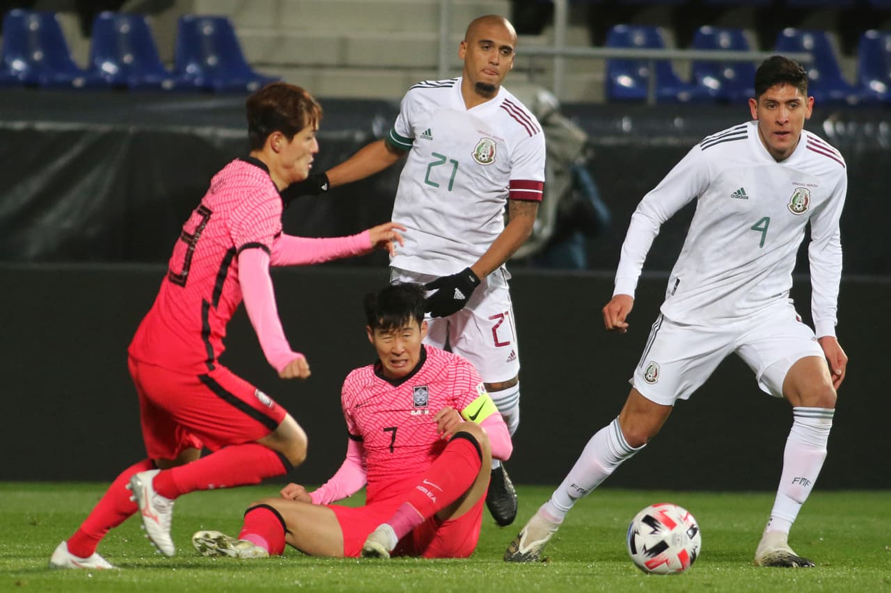 Corea del Sur abrió el marcador a los 20’ de juego. Apareció Raúl Jiménez (67’) para marcar el empate. Un par de minutos después Antuno (69’) dio vuelta al marcador y Salcedo (70’) marcaba el tercero para México. Al 87’ Kyung -won hizo el segundo de los asiáticos.