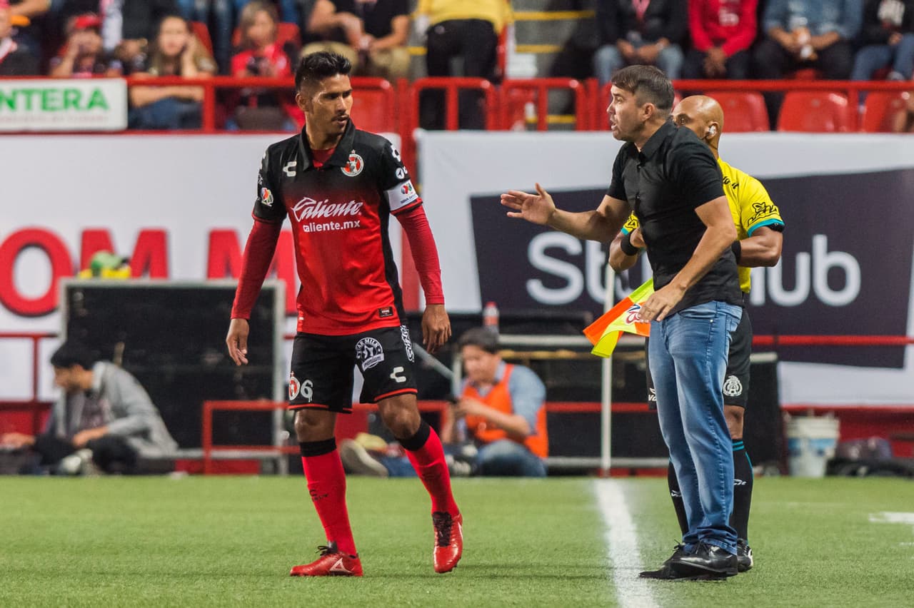 Eduardo Coudet empezó a mover sus fichas: al minuto 21 ingresó al debutante paraguayo Juan Manuel Iturbe.