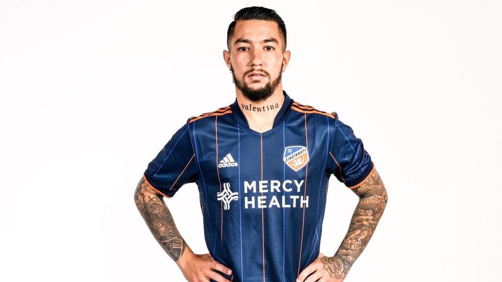 Azul y naranja, los colores más visibles del nuevo uniforme titular de FC Cincinnati.