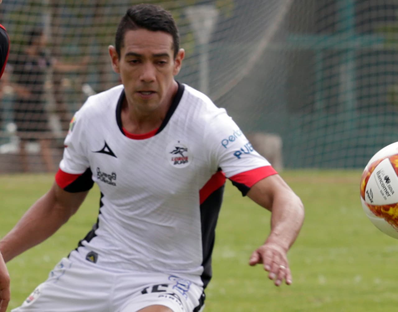 6. Óscar Rojas (Lobos) - su valor en el mercado es de 231.000 dólares, bajó 578.000 (71.4%)