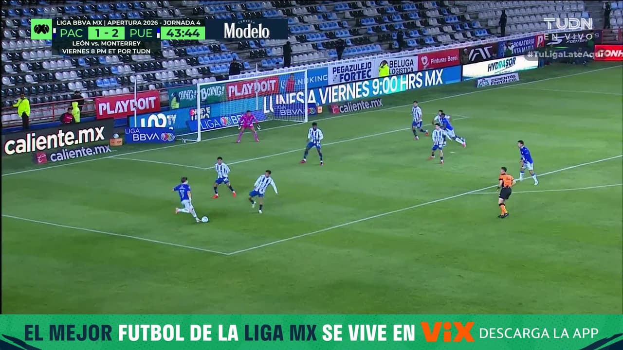 ¡TRAVESAÑOOOO! El poste le niega al Puebla un GOLAZO