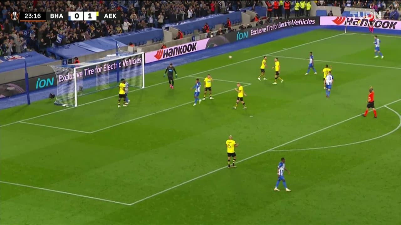 ¡TIRO ATAJADO! disparo por Ansu Fati.