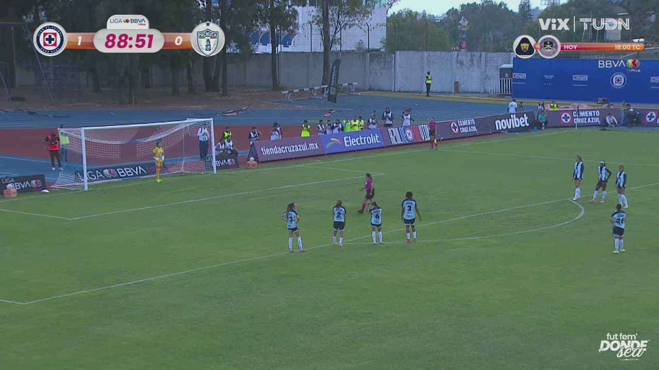 Esthefanny Barreras le dice que no a Chavarin y termina atajando el penal