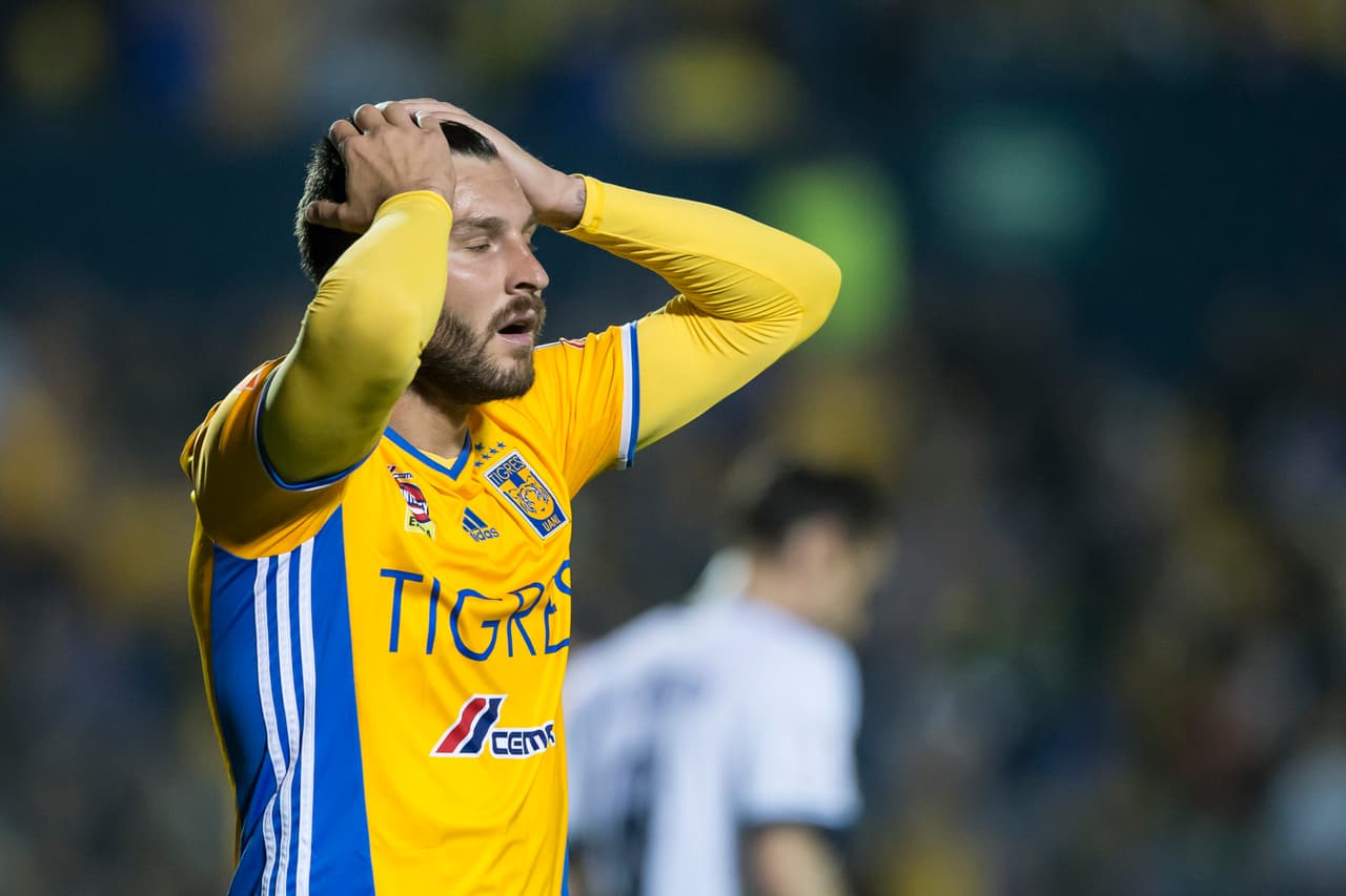 En el minuto 8 el francés André Pierre Gignac le pegó mal al balón y dejó ir una oportunidad de gol, después de lo cual los visitantes comenzaron a acomodarse.