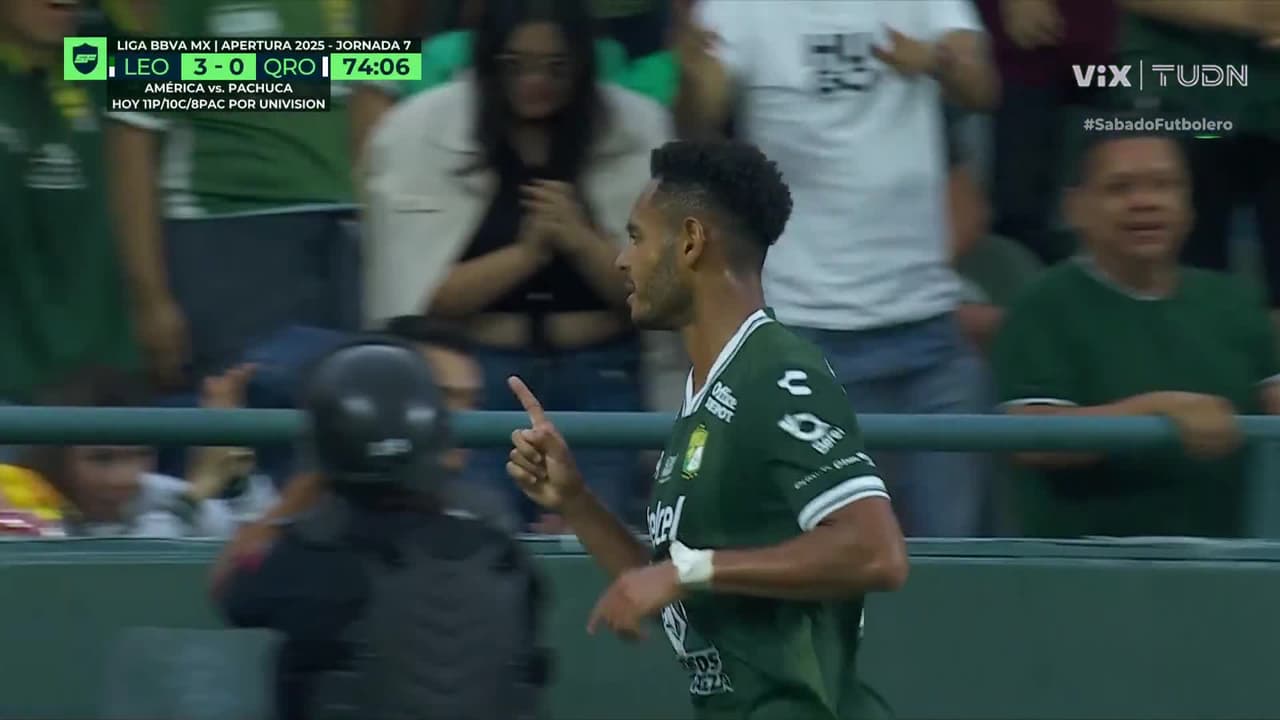 ¡Olfato de goleador! Ismael Díaz cazó el balón y firmó el tercero de León