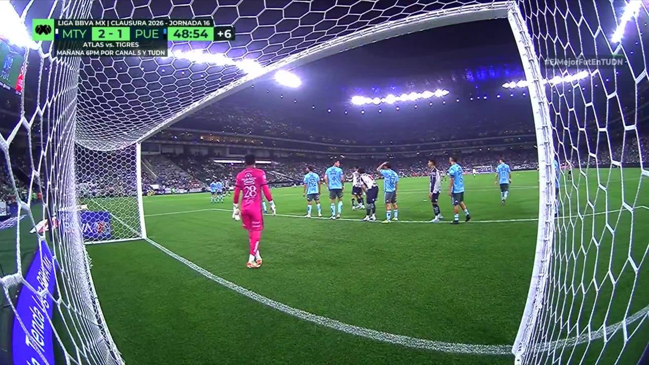 ¡TIRO ATAJADO! disparo por Ricardo Chávez.