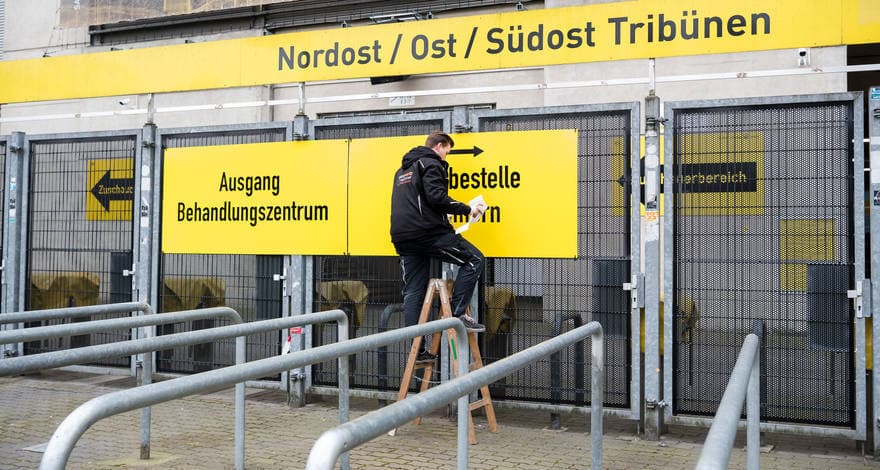 El Borussia Dortmund, anunció el pasado viernes que proporcionará la tribuna norte del estadio de fútbol más grande de Alemania para pruebas de coronavirus y atención de pacientes de COVID-19.