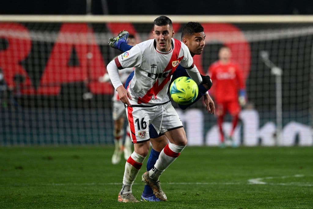 Karim Benzema logró romper el empate 0-0 al minuto 83 para darle la victoria a 'Los Blancos' 0-1 en su visita al Estadio de Vallecas.