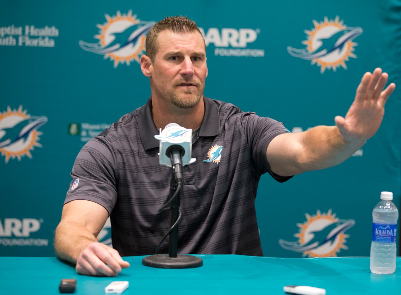 El actual entrenador en jefe interino de los Miami Dolphins, Dan Campbell, se convirtió en el #21 diferente que han tenido los equipos de la actual división Este de la AFC desde que Bill Belichick tomó el cargo de estratega de los New England Patriots en el 2000 (AP-NFL).
