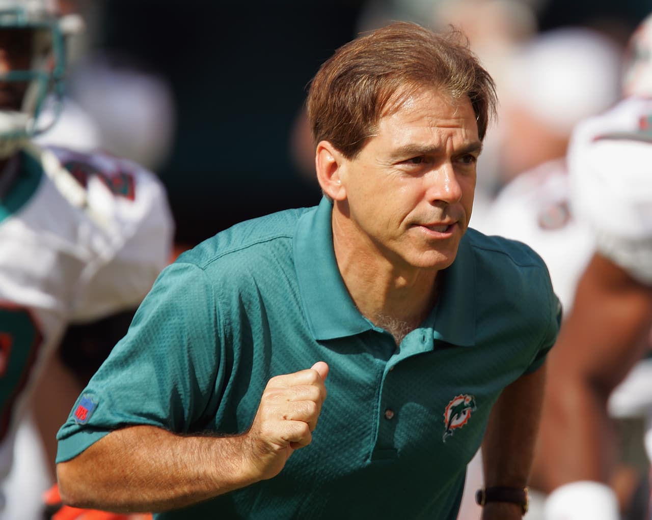 3.- Nick Saban (Dolphins 2005-06).- Tras grandes años en LSU, Saban llegó a Miami en el 2005 y su primer año llenó de esperanza al equipo con una marca de 9-7, pero tras caerse a 6-10 en 2006 decidió abandonar al equipo e irse a Alabama donde se ha dirigido una dinastía del fútbol americano colegial. Su récord total fue 15-17 (AP-NFL).
