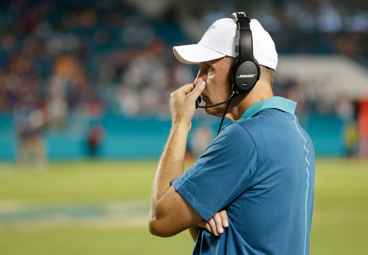 7.- Joe Philbin (Dolphins 2012-15).- Con gran esperanza, el nuevo GM Jeff Ireland presentó a Philbin como el nuevo entrenador en jefe pero en cuatro campañas nunca consiguió una marca ganadora, 7-9 en su primer año, 8-8 en los dos siguientes y 1-3 antes de ser despedido para un total de 24-28 (AP-NFL).