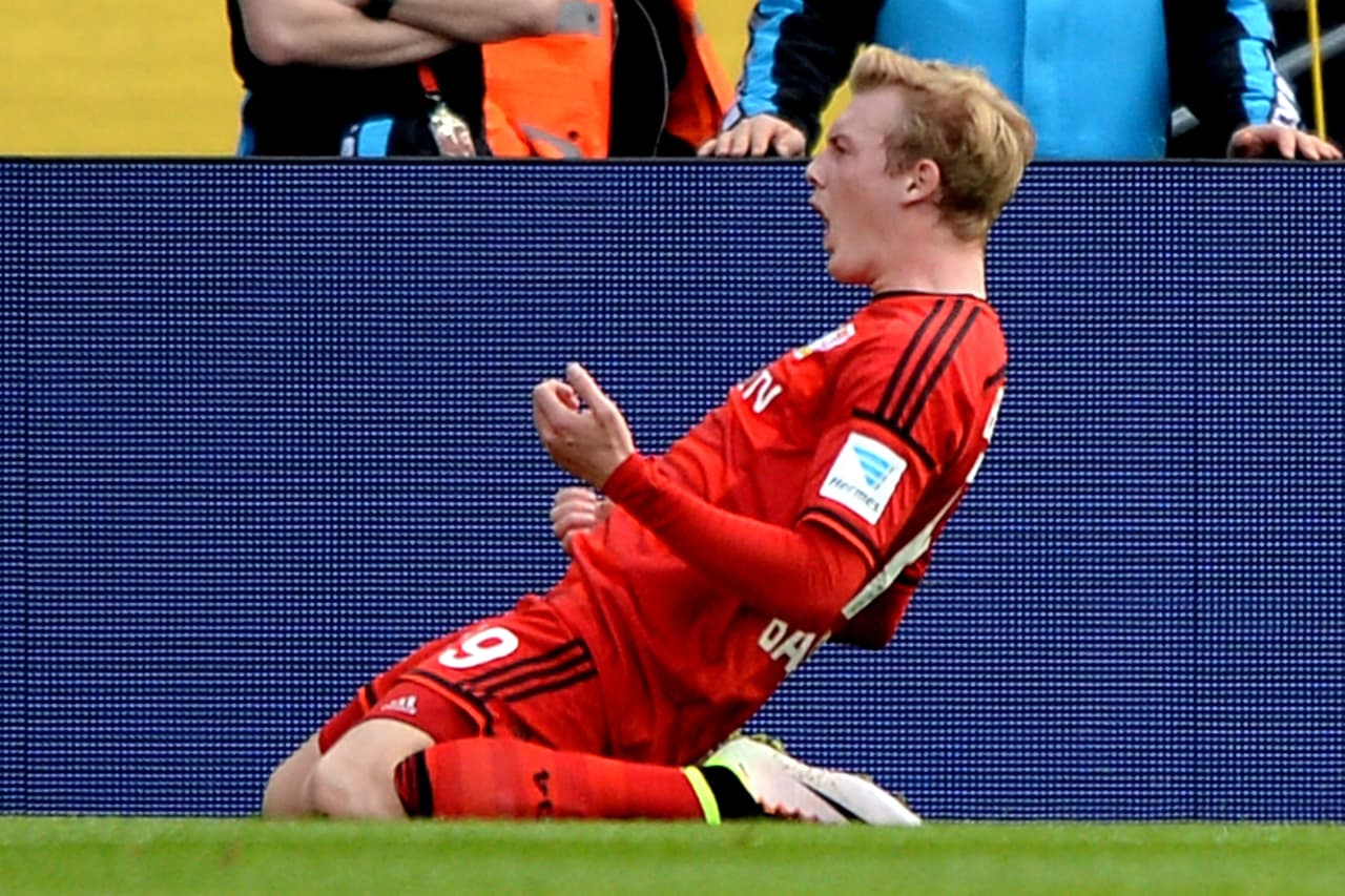 El delantero alemán Julian Brandt, con 21 años, es uno de los destacados en el ataque de Bayer Leverkusen, en una liga competitiva como la Bundesliga.