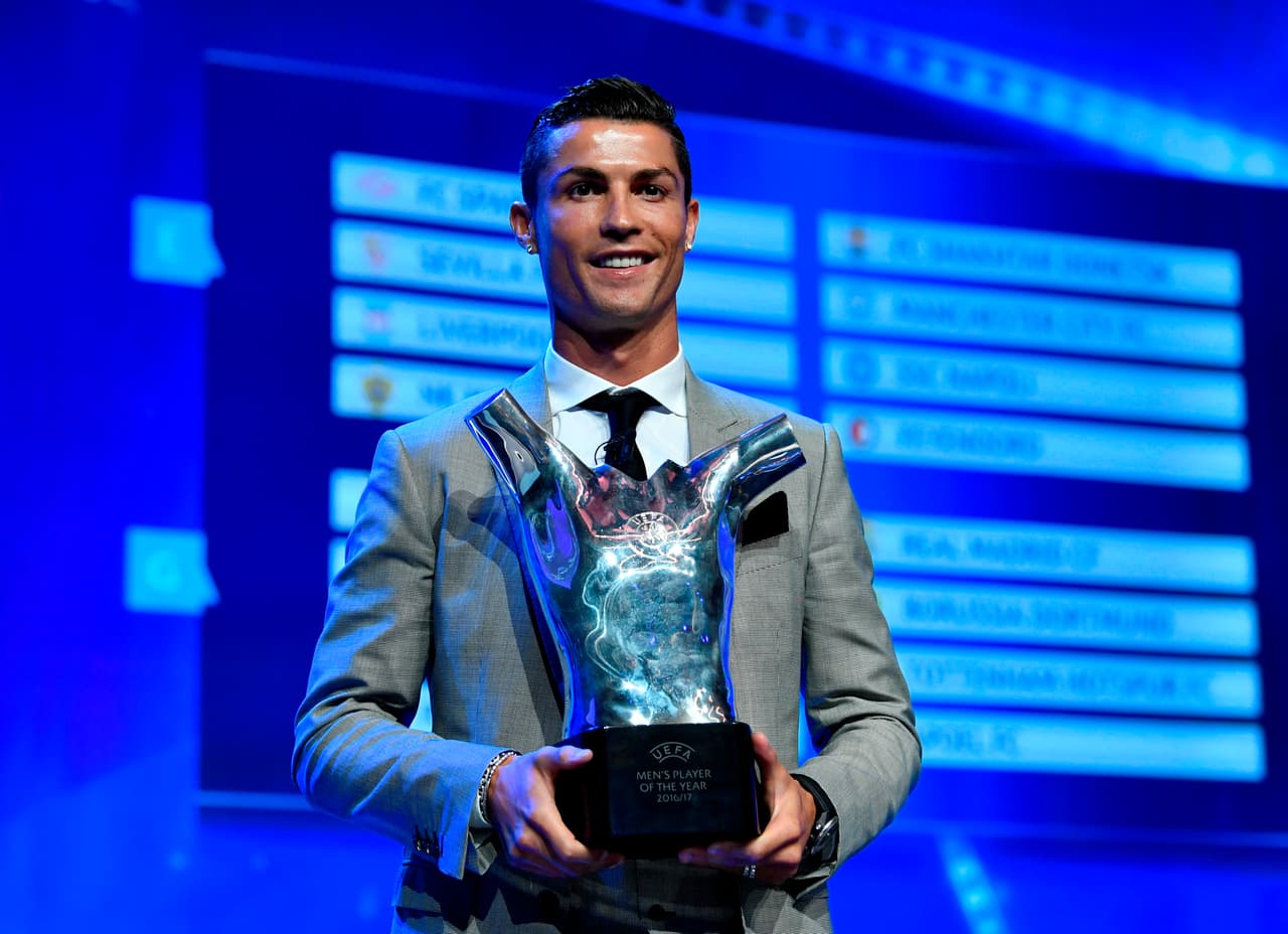 Las premiaciones a los mejores jugadores de Europa y la definición de los grupos para la próxima Champions League fueron los momentos claves de la ceremonia en Montecarlo de la UEFA.