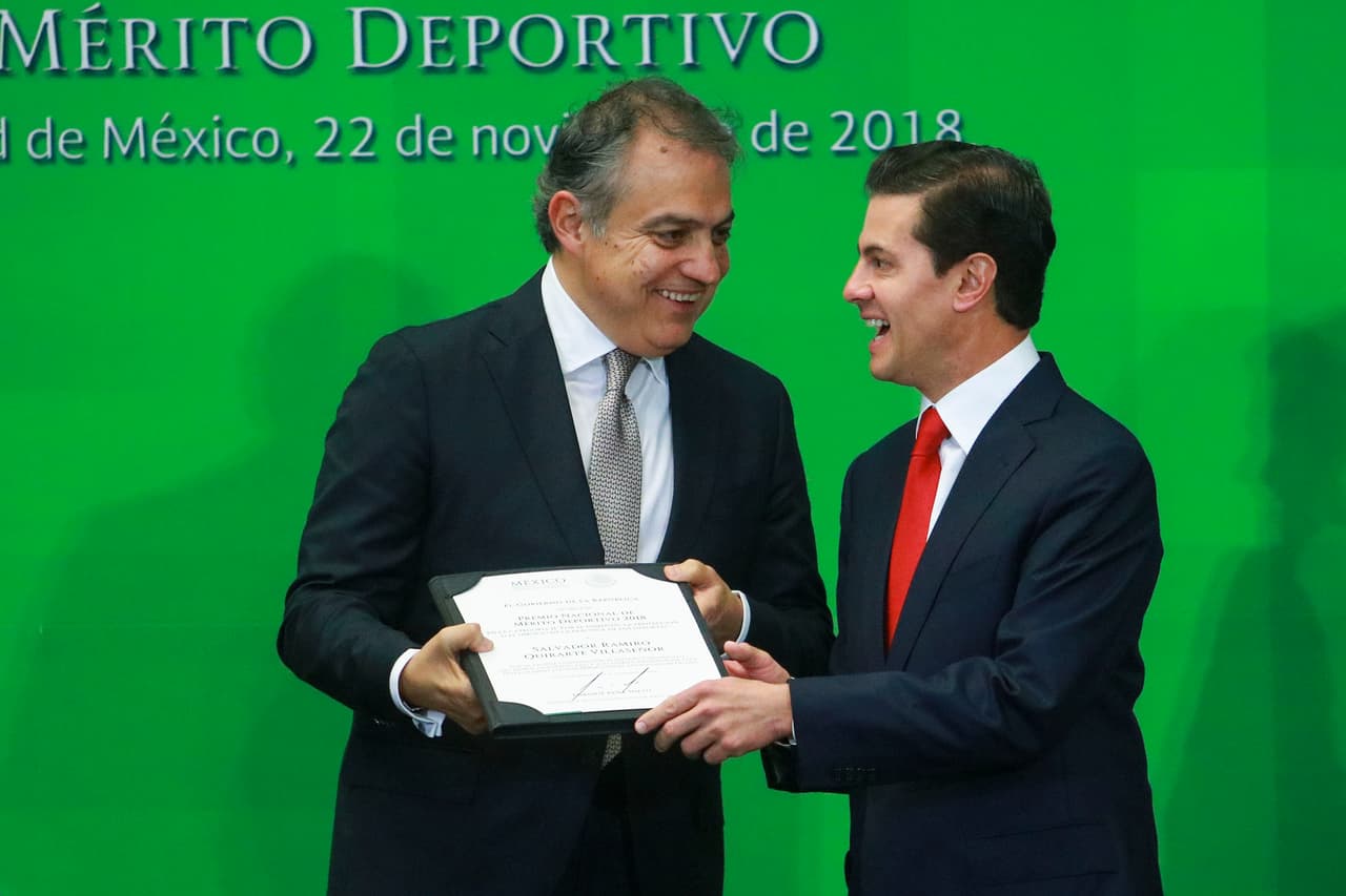 Salvador Quirarte, directivo del equipo de béisbol de Jalisco los Charros, se llevó el Premio Nacional al Mérito deportivo por fomento.