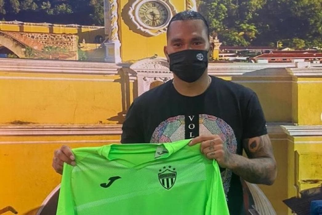 ‘Gullit’ Peña es presentado con Antigua GFC