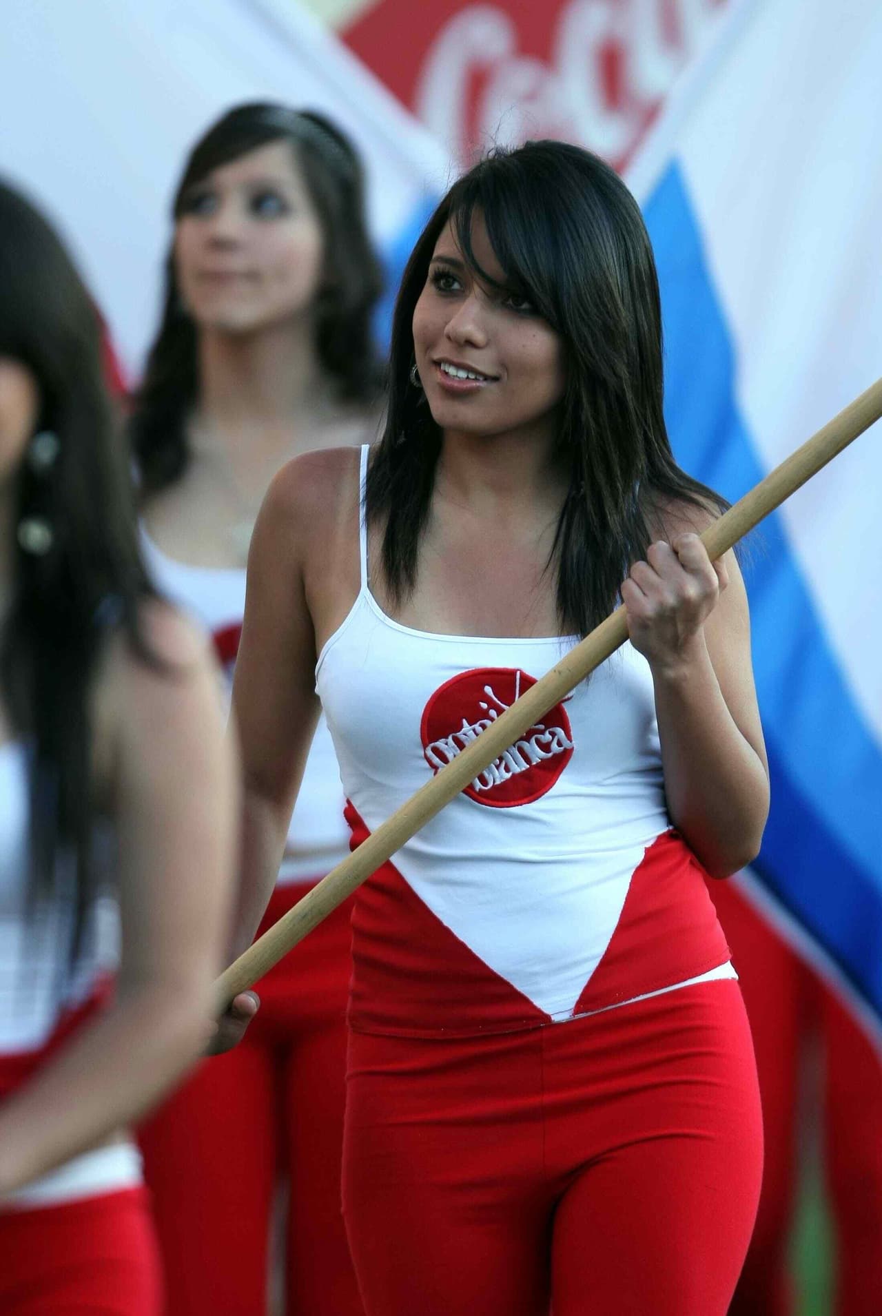 Bellas porristas en la vuelta de las semis