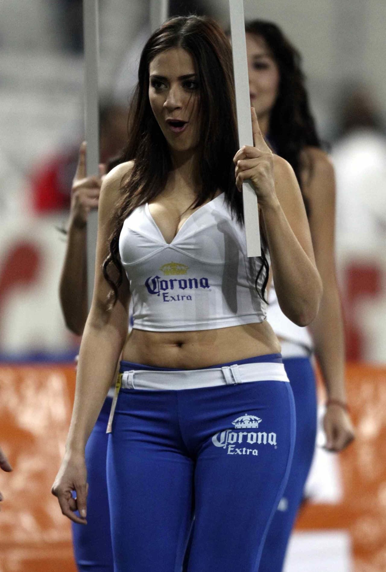 Bellas porristas en la vuelta de las semis