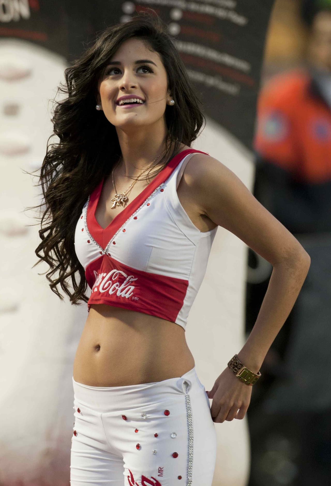 Bellas porristas en la vuelta de las semis