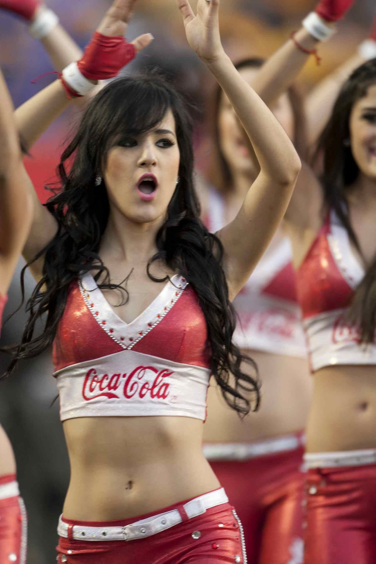 Bellas porristas en la vuelta de las semis