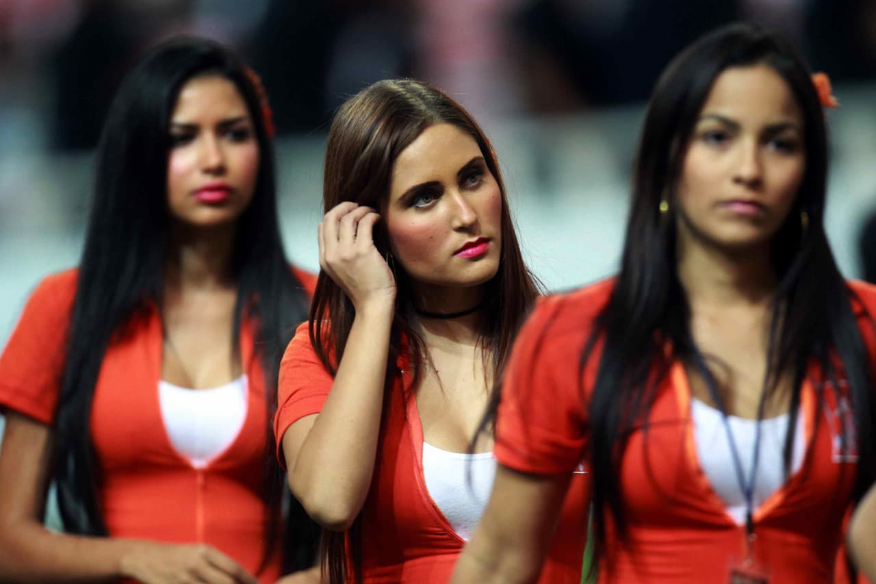 Bellas porristas en la vuelta de las semis